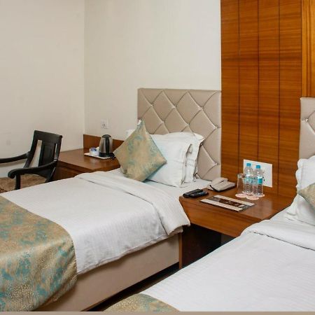 ורנאסי Hotel Meadows מראה חיצוני תמונה