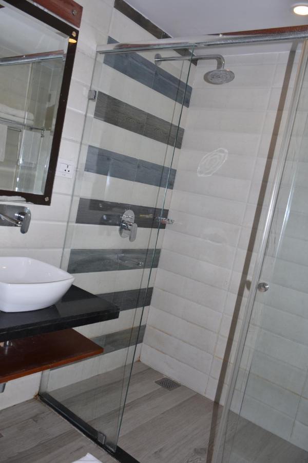 ורנאסי Hotel Meadows מראה חיצוני תמונה