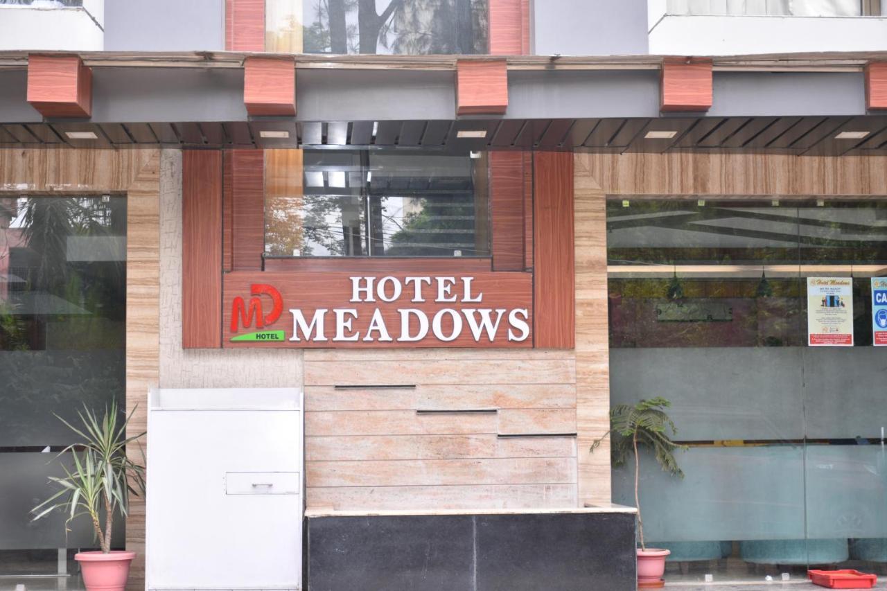 ורנאסי Hotel Meadows מראה חיצוני תמונה