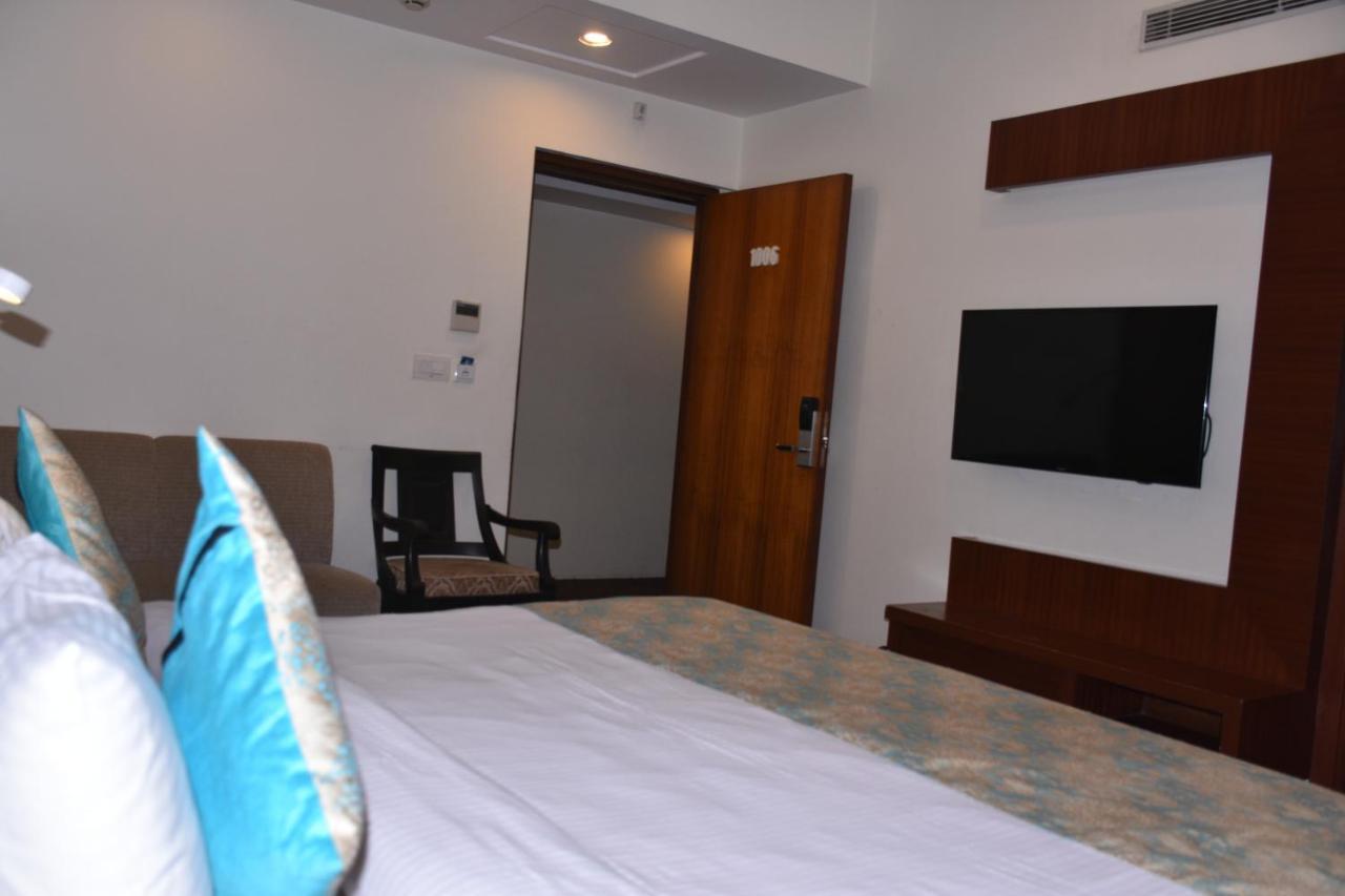 ורנאסי Hotel Meadows מראה חיצוני תמונה