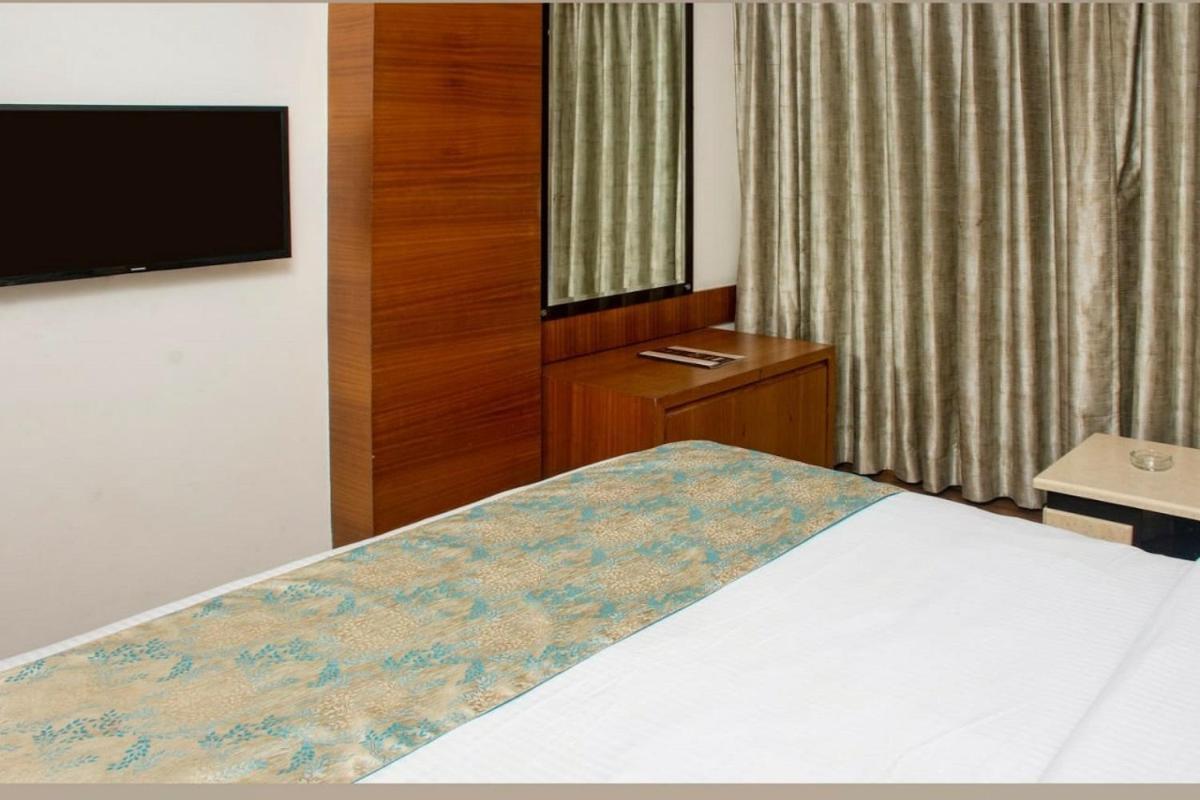 ורנאסי Hotel Meadows מראה חיצוני תמונה
