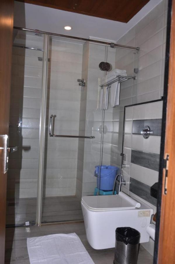 ורנאסי Hotel Meadows מראה חיצוני תמונה