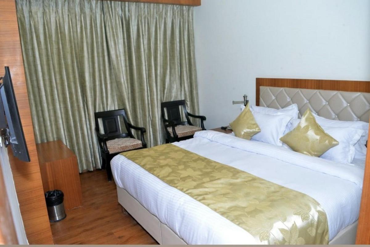 ורנאסי Hotel Meadows מראה חיצוני תמונה