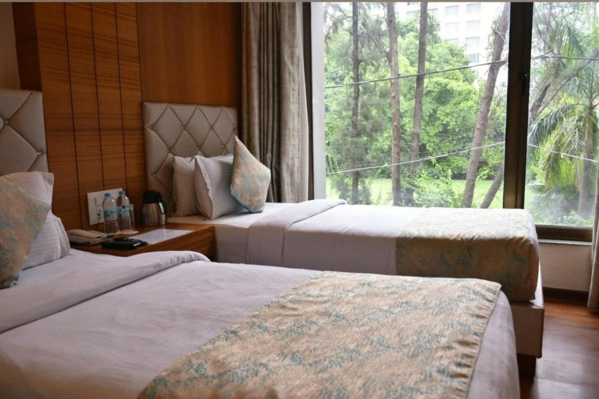ורנאסי Hotel Meadows מראה חיצוני תמונה