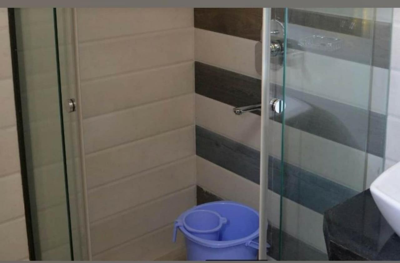 ורנאסי Hotel Meadows מראה חיצוני תמונה