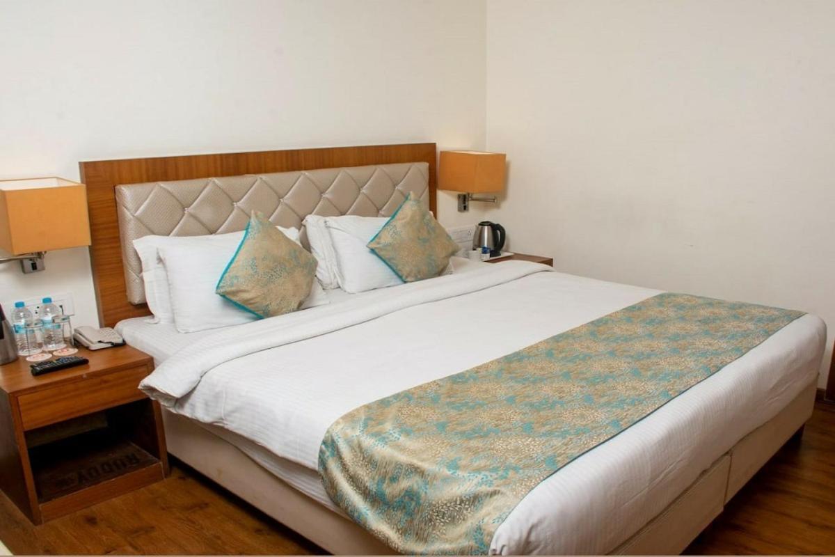 ורנאסי Hotel Meadows מראה חיצוני תמונה