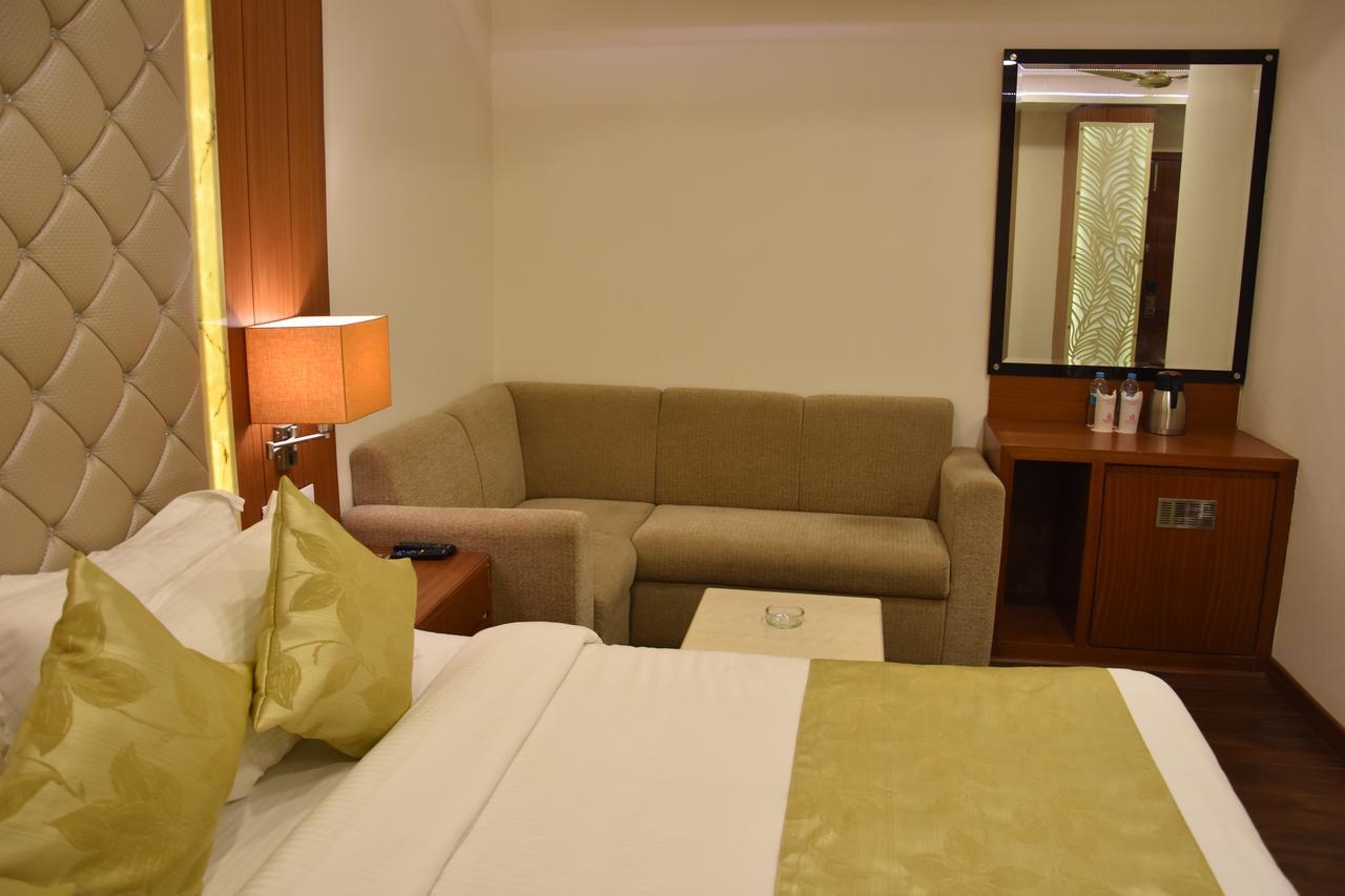 ורנאסי Hotel Meadows מראה חיצוני תמונה