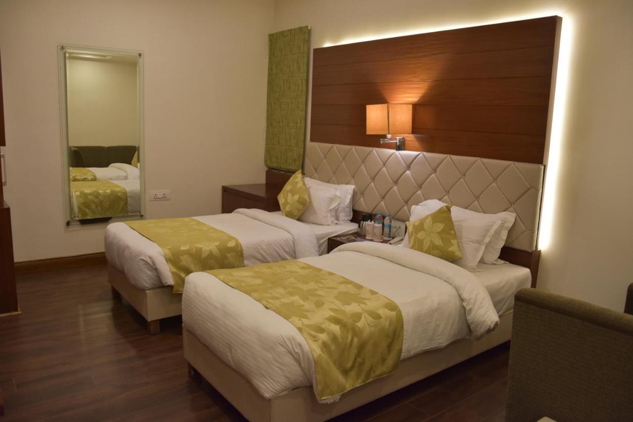 ורנאסי Hotel Meadows מראה חיצוני תמונה
