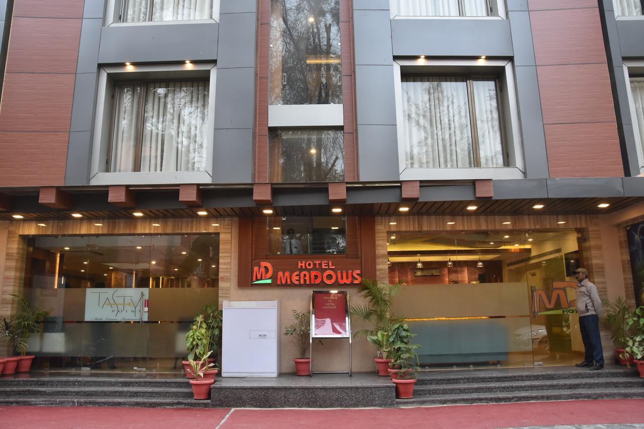 ורנאסי Hotel Meadows מראה חיצוני תמונה